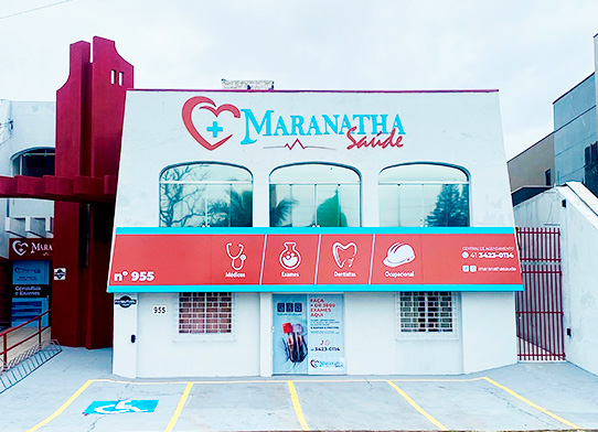 Fachada da clínica Maranatha Saúde na Av. Gabriel de Lara, 955, em Paranaguá